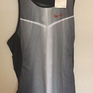 Nike vintage running singlet w/tags.